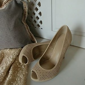 Great condition Apt. 9 pumps